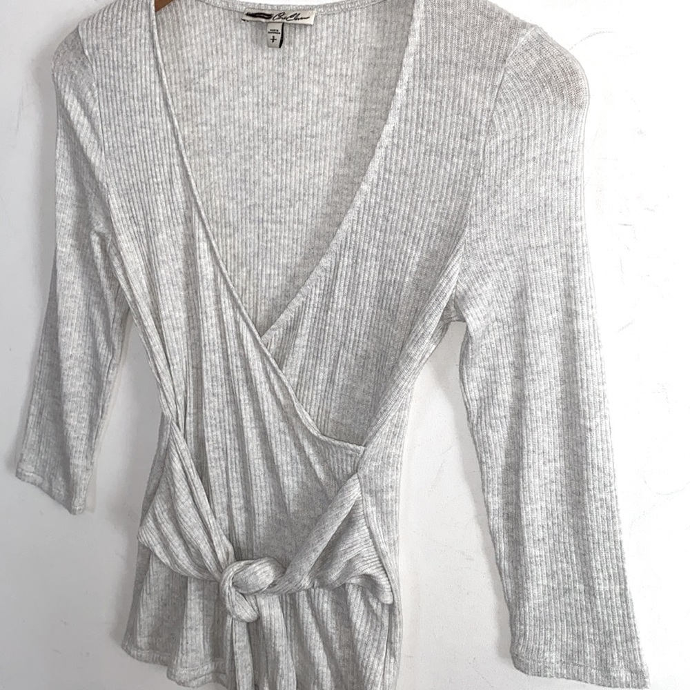 (A13) Express One Eleven Womens Top Gray V-Neck Knot Twist Front Ribbed, Size S - Picture 5 of 8